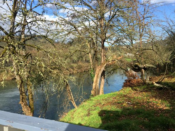 310 SE Pine St, Roseburg, OR 97470